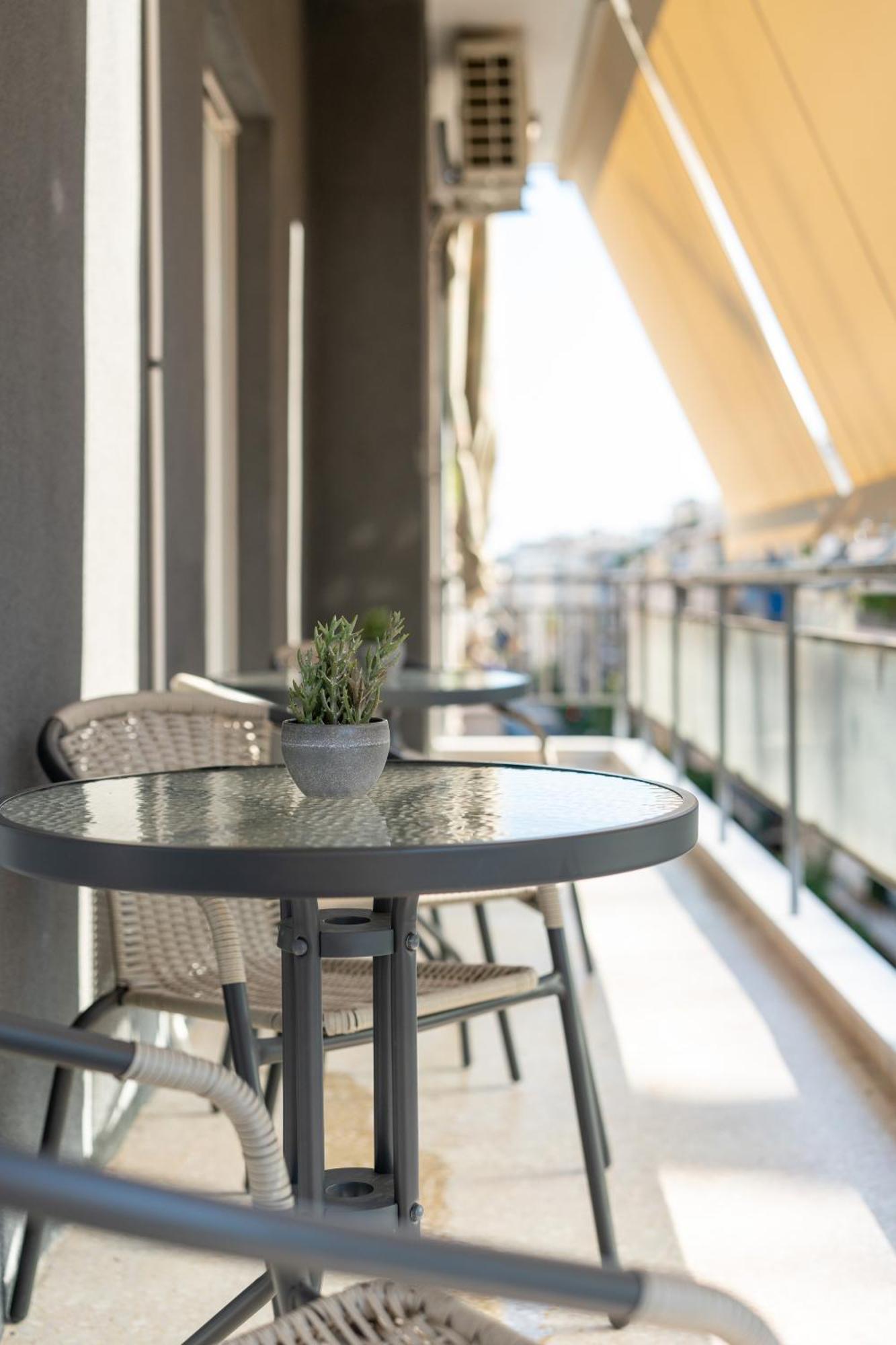 Luxury Apartment Next To The National Museum Афіни Екстер'єр фото